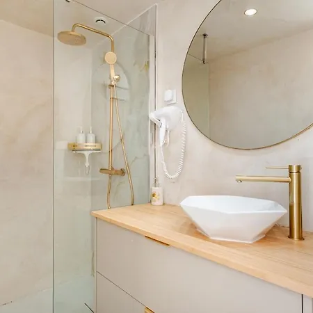 Le Tropical * Le Grau-du-Roi